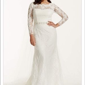 Davids Bridal Wedding Gown STREET SIZE 18-20.  MAKE OFFER! Includes bridal bag!